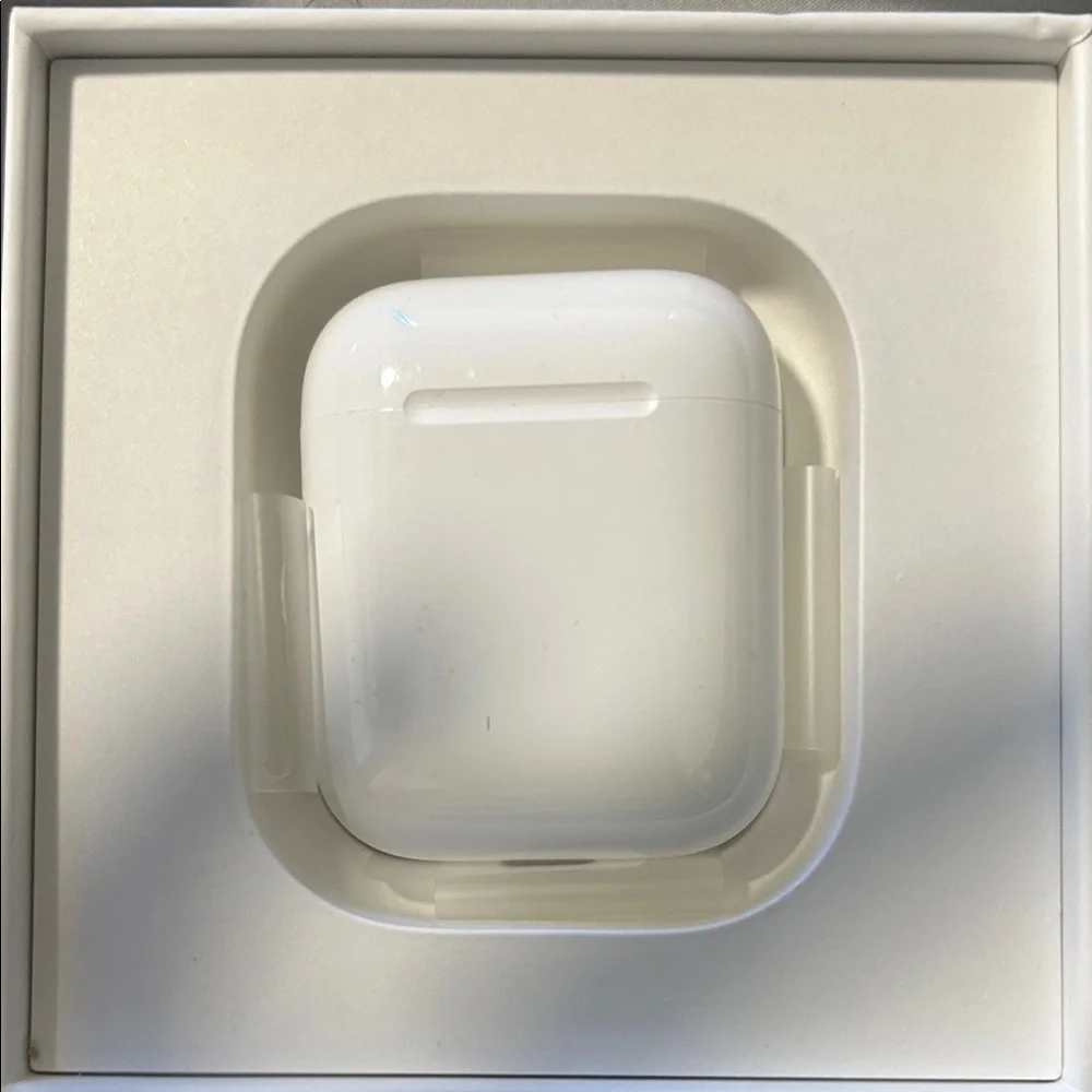 Apple Wireless Earbuds in White